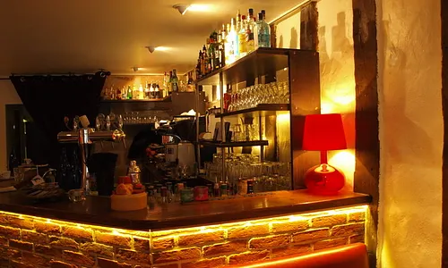 Le Petit Café Restaurant Bar Paris