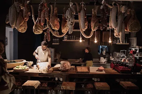 Borgo delle Tovaglie Restaurant Shop Paris