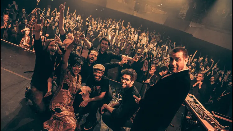 ARAT KILO feat. Mamani Keita & Mike Ladd