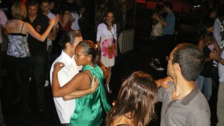Cours de salsa et bachata gratuits