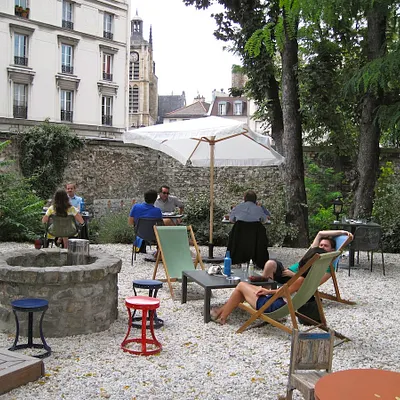 Le Café A, le dernier endroit dont on parle