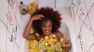 MARIE DESROLES dans « C’est que de l’amour »