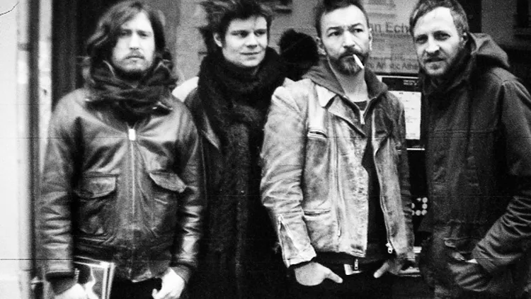 Oiseaux Tempêtes + Totorro + True Widow