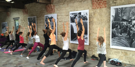 Yoga afterwork : une parenthèse bien-être au coeur de Bercy Village