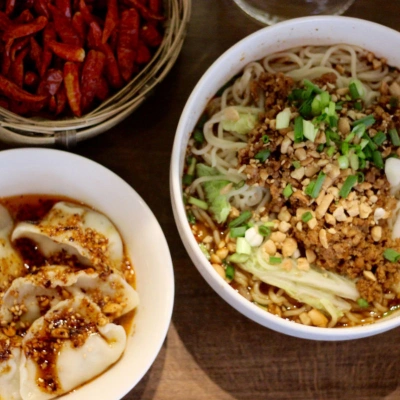 Restaurant Trois fois plus de piment : les nouilles et raviolis qui enflamment Paris