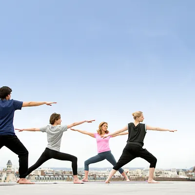 Besoin d'un break yoga sur les toits de Paris ?