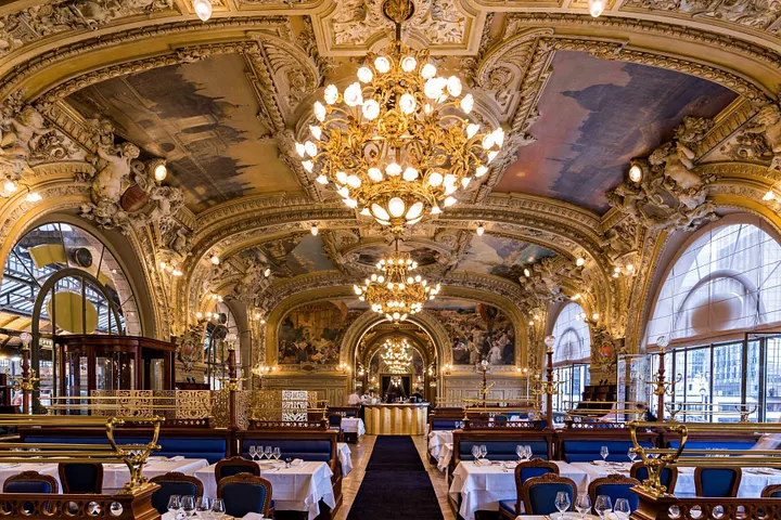 Le Train Bleu