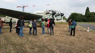 Visite des ateliers de restauration des avions du musée de l'Air et de l'Espace