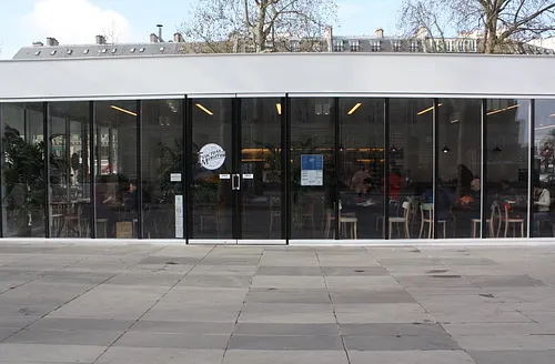 Café Fluctuat Nec Mergitur Restaurant paris