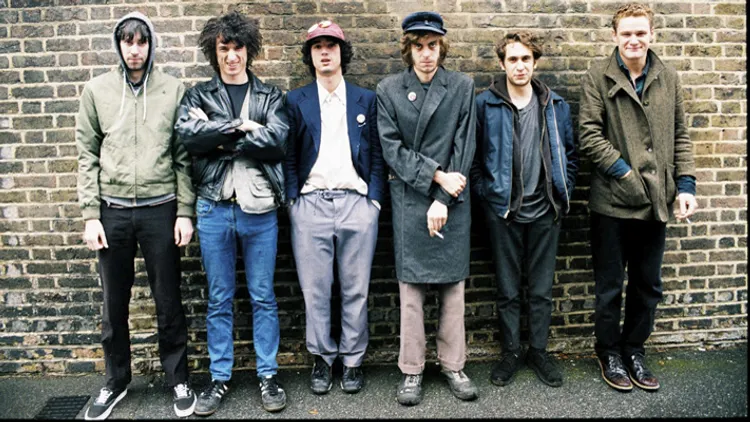 FAT WHITE FAMILY + THE VOYEURS en concert