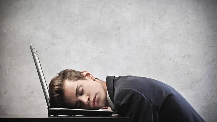 One Man show _ EMPLOI FICTIFS et SOMMEIL PARADOXAL