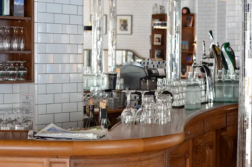 Le Danny Hills Restaurant Bar Paris