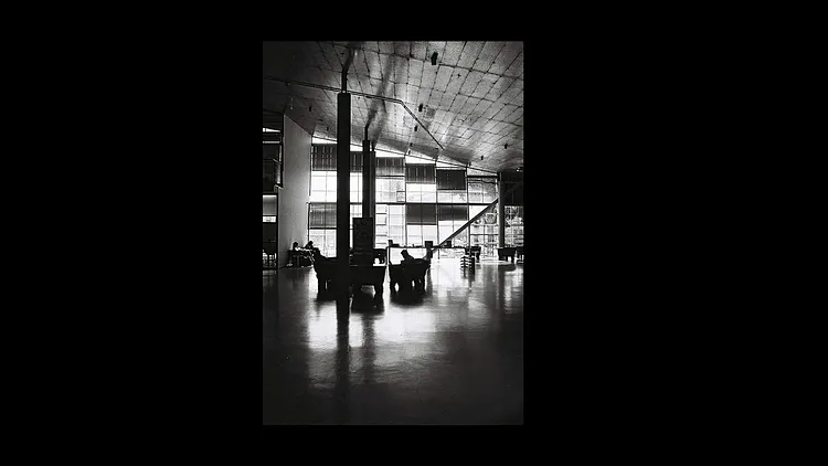 Exposition Photo - ADRIAN