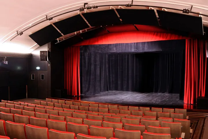Le Théâtre Traversière