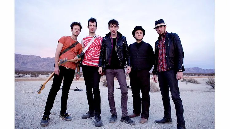 Outernational + Parlor Snakes en concert
