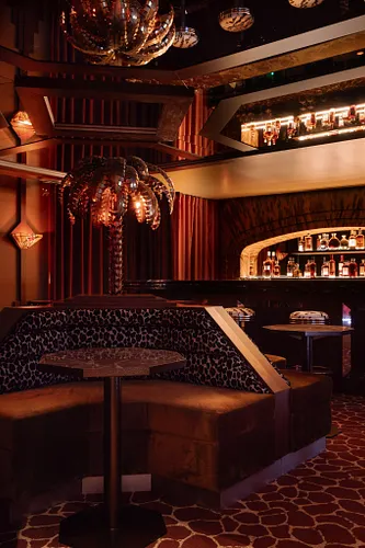 Le Palacio Salle Bar Restaurant Paris