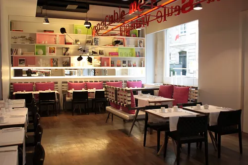 Les Mots Passants Restaurant Paris