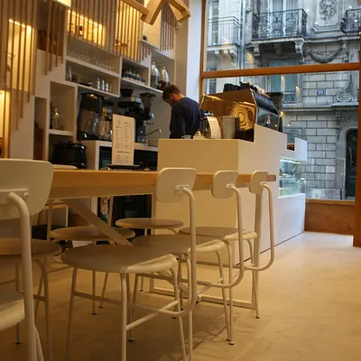 Loyal cantine locale rue d'Amsterdam