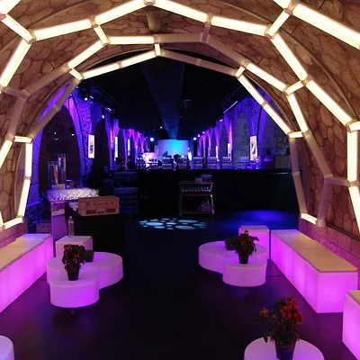 Le Showcase, le club branché sous les ponts
