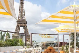 Bar Les Ombres - Le Picnic by Veuve Clicquot