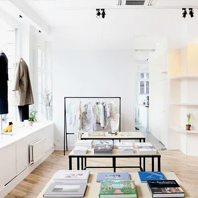 The Broken Arm, boutique moderne