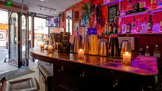 HAPPY HOUR & TAPAS