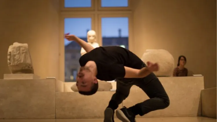 Dance on mars / Dancing Museums