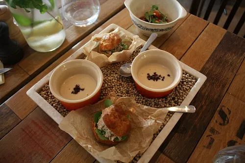 Aux Plumes Restaurant Paris