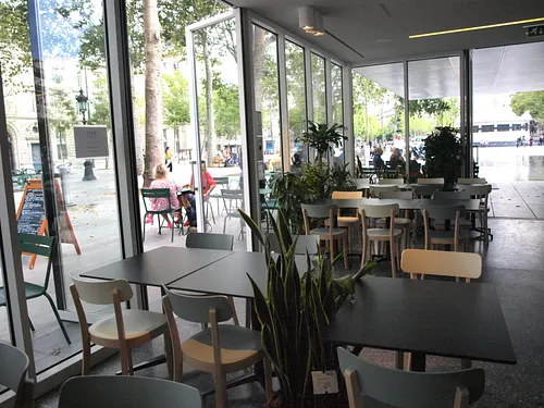 Le Café monde et médias Restaurant Bar Paris