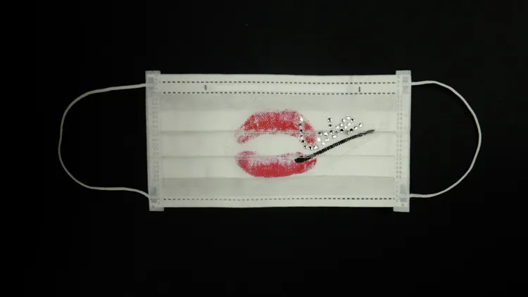 We love Japan. 100 masques pour le Japon