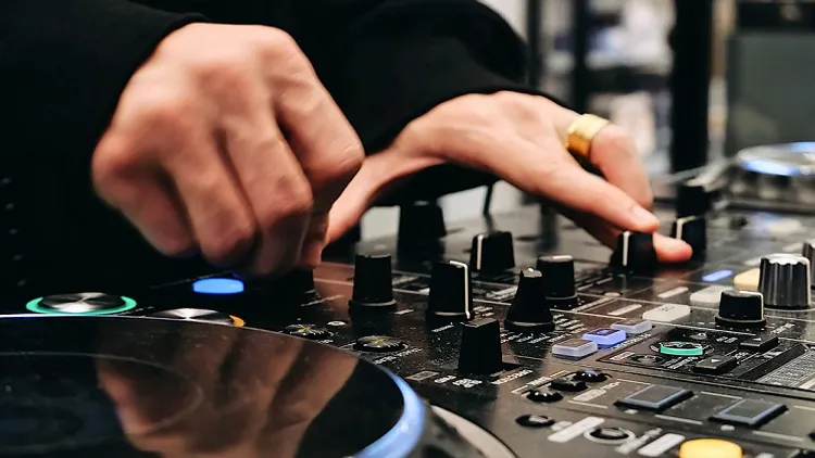 YARD SCHOOL DE RETOUR AVEC SES SESSIONS DJing EN COLLAB AVEC RINSE FRANCE & PIONEER DJ