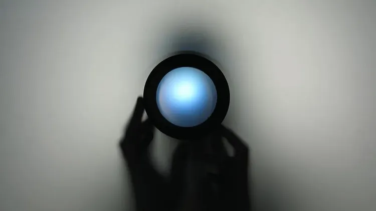 Manon de Pauw. Intrigues
