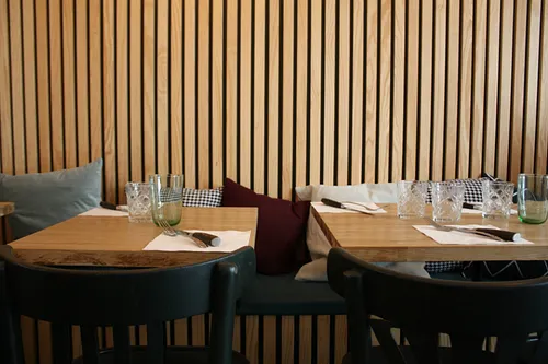 Boy Restaurant Paris