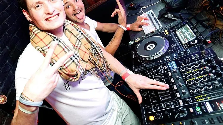 Veille de jour férié w/ Dj Coppola