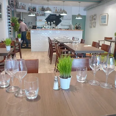 Strobi, le nouveau bistro voyageur du 17ème