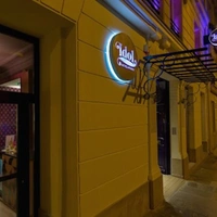 Idol Hotel