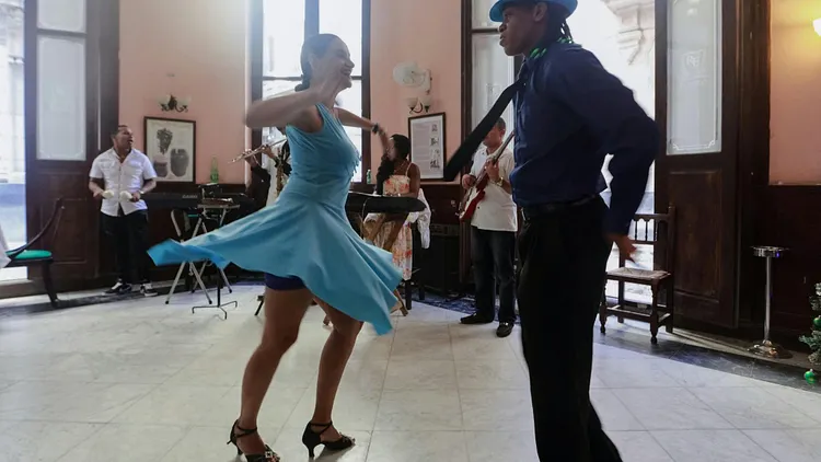 Semaine de la Danse à la Halle Flachat - Salsa + DJ set Latino
