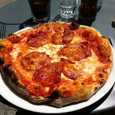Bonnes pizzas croustillantes chez Maria Luisa