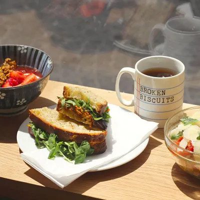 Broken Biscuits : la ravitailleuse des coffee shops ouvre enfin sa boutique !