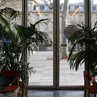 Café Fluctuat Nec Mergitur