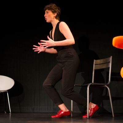 Maligne : rire de tout, même du cancer, avec Noémie Caillault au théâtre de la Pépinière