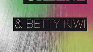 NAOMI GREENE w/ Betty Kiwi en concert