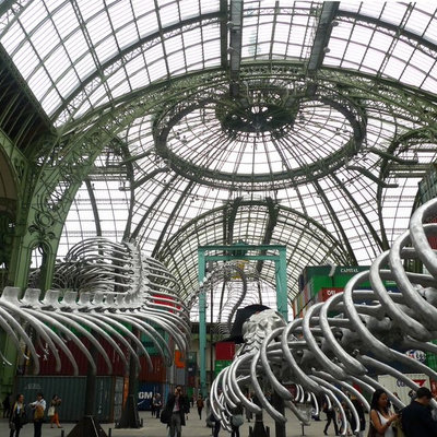 Monumenta 2016 : un serpent de 250 mètres rôde sous la nef du Grand Palais
