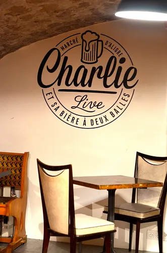 Charlie... et sa bière à deux balles Bar Paris
