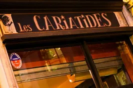 Les Cariatides