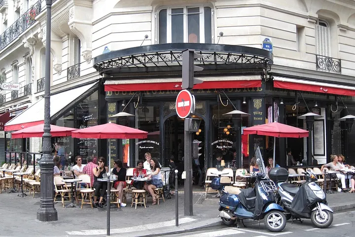 Le Café Charlot