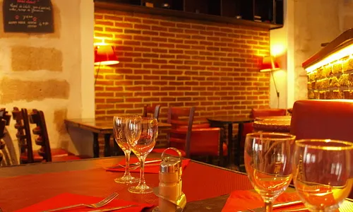 Le Petit Café Restaurant Bar Paris