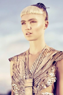 Grimes + hana en concert