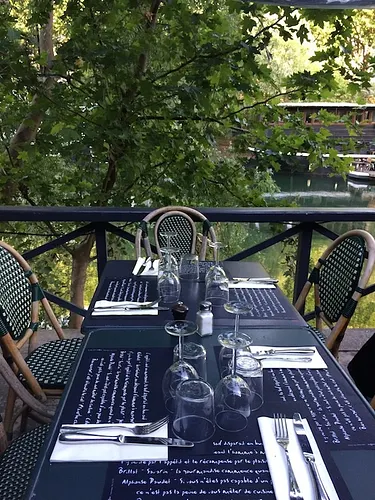 Les Pieds Dans L'Eau Restaurant Bar Neuilly-sur-Seine