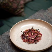 Les Résistants, La Table